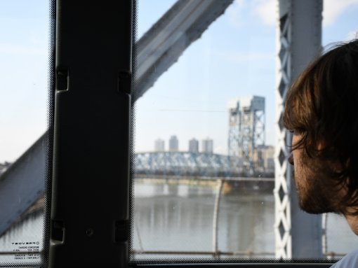 En el autobús de Roosevelt Island - Disfrutando de las vistas por la ventanilla